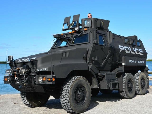 WPTV_Ft._Pierce_Armored_vehicle_1_20140107155111_640_480.jpg