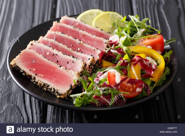 beautiful-food-steak-tuna-in-sesame-lime-and-fresh-salad-close-up-K2WF7T.jpg