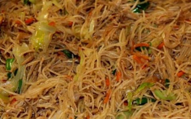 pancit.JPG